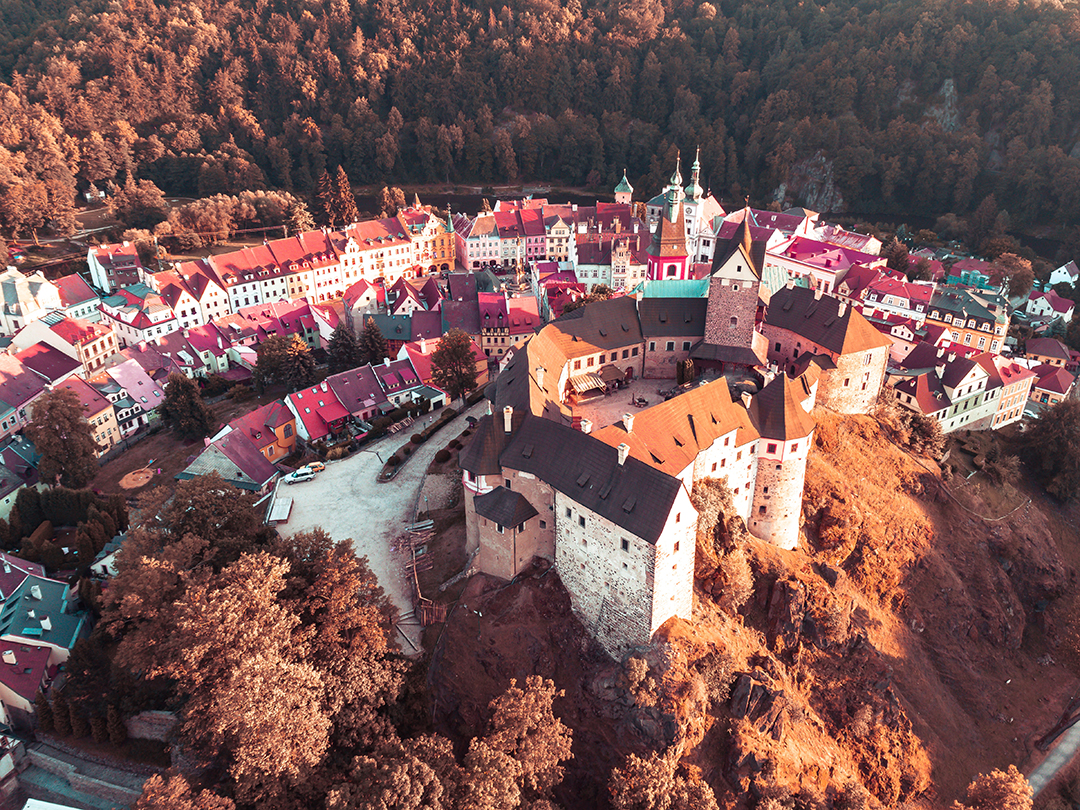 Castles_of_Czech_Republic_-_Gradovi_na_Ceskem_-_Photo_by_Heidi_Kaden_on_Unsplash.jpg