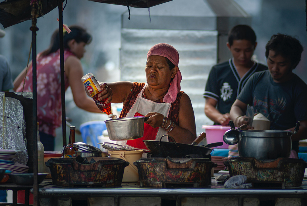 Ulicna_hrana_na_potovanju_-_Street_food_on_a_trip_-_Photo_by_Egor_Myznik_on_Unsplash.jpg