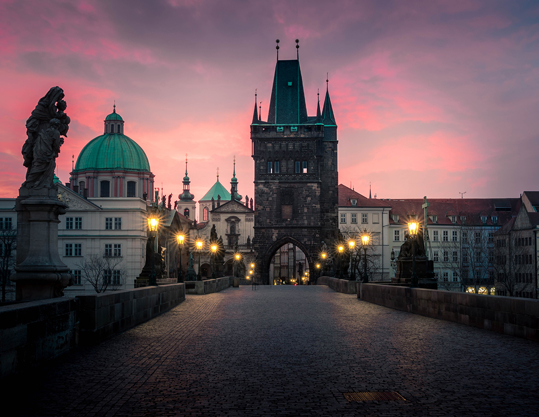 Ogled_Prage_-_Tour_of_Prague_-_Photo_by_Lachlan_Gowen_on_Unsplash.jpg