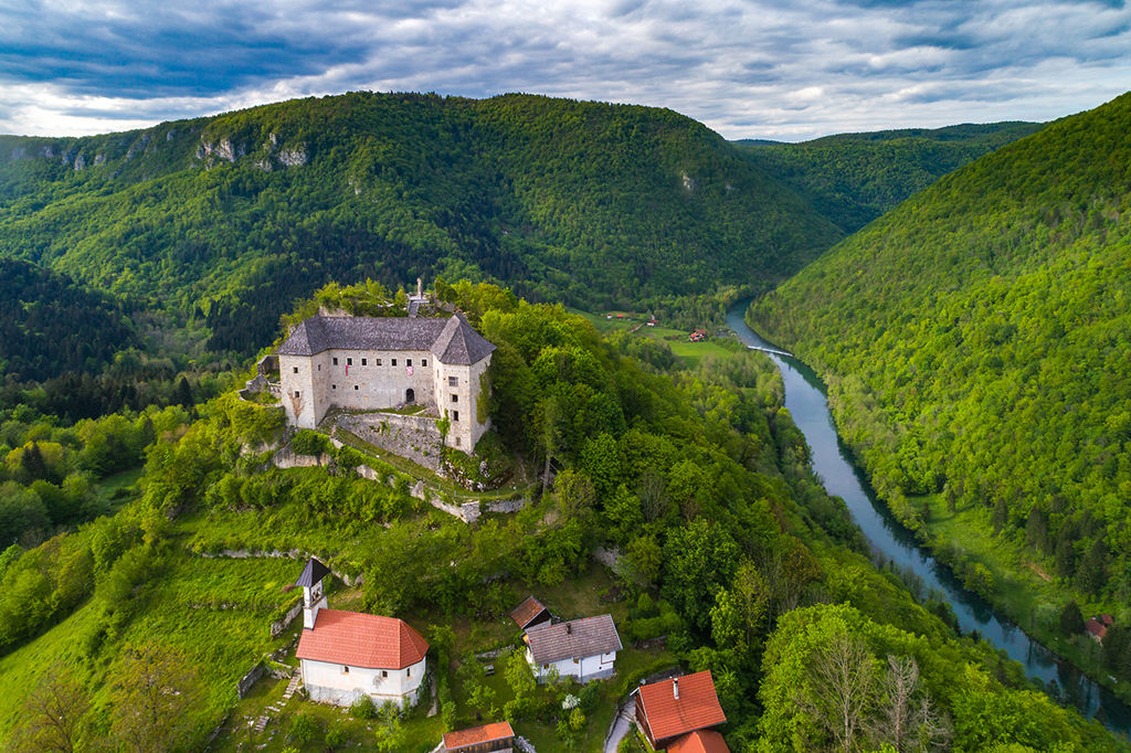 Castle_Kostel_and_river_Kolpa_-_Photographer_-_Jost_Gantar_-_Source_-_www-slovenia-info.jpg