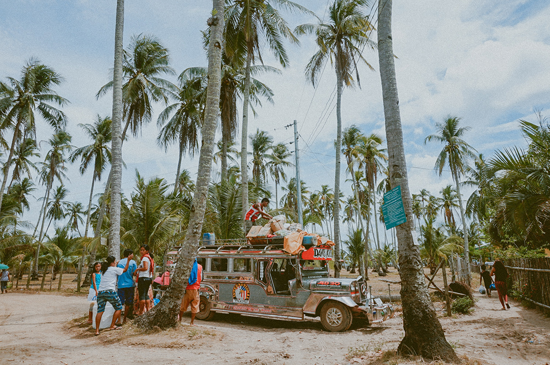 Popotniski_nasveti_za_obisk_Filipinov_-_Travel_tips_for_visiting_the_Philippines_-_Photo_by_Toa_Heftiba_on_Unsplash.jpg