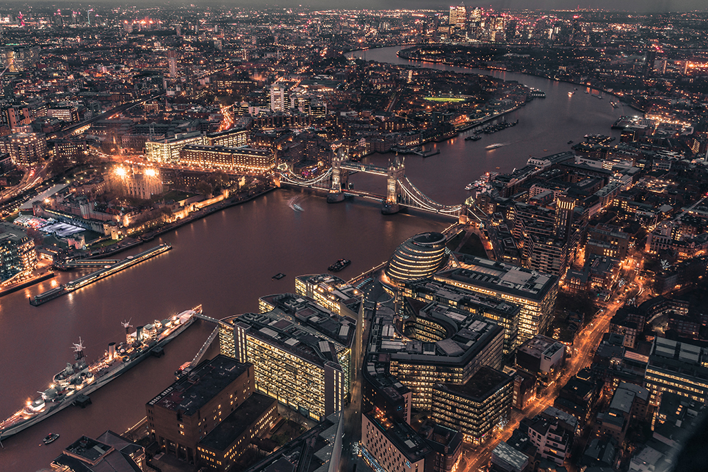 Potepanje_po_Londonu_-_Wandering_around_London_-_Photo_by_Giammarco_on_Unsplash.jpg