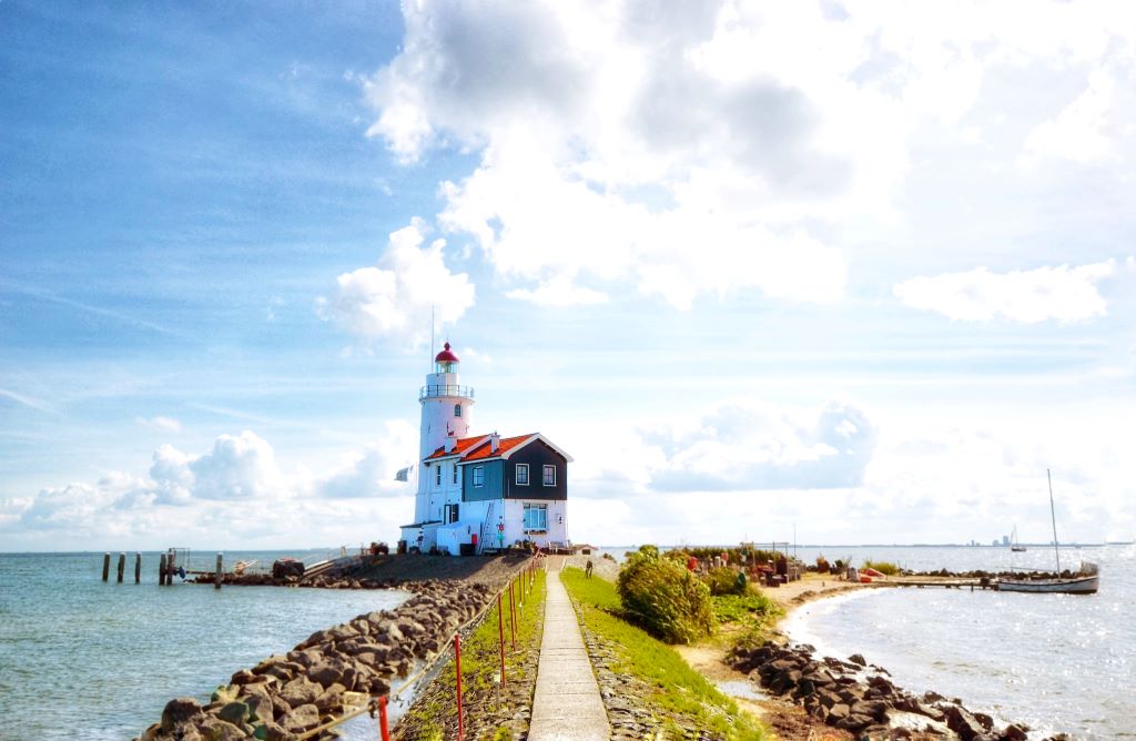 Potovanje_na_Nizozemsko__-_Travel_to_the_Netherlands_-_Photo_by_Anna_Biasoli_on_Unsplash.jpg