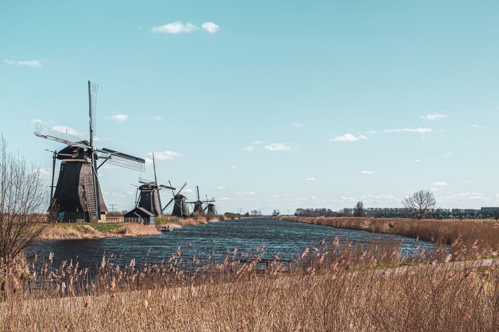 Potovanje_na_Nizozemsko__-_Travel_to_the_Netherlands_-_Photo_by_Den_Harrson_on_Unsplash.jpg