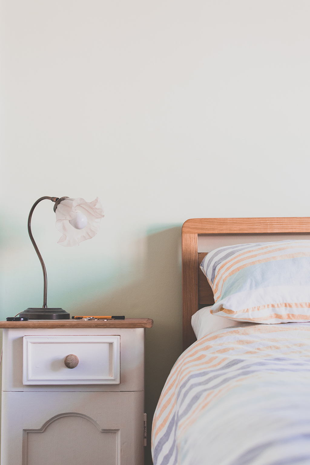 Spanje_v_hostlih_-_Sleeping_in_hostels_-_Photo_by_Calum_Lewis_on_Unsplash.jpg