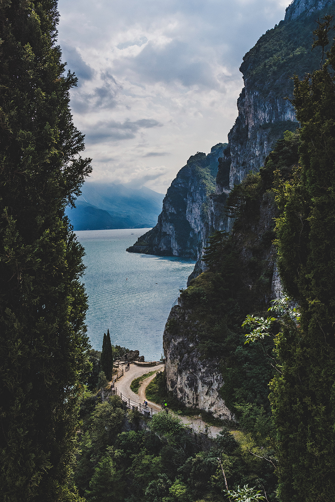 Izlet_v_Gardaland_-_Trip_to_Gardaland_-_Photo_by_Andrea_Sonda_on_Unsplash.jpg