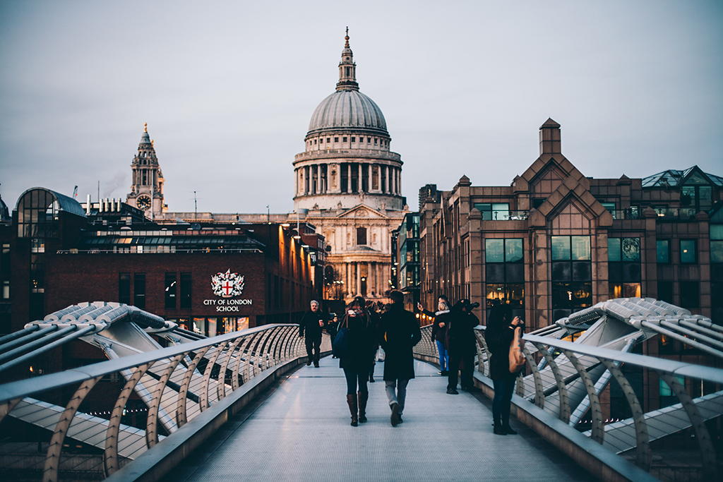 Potovanje_v_London_-_A_trip_to_London_-_Photo_by_Anthony_DELANOIX_on_Unsplash.jpg