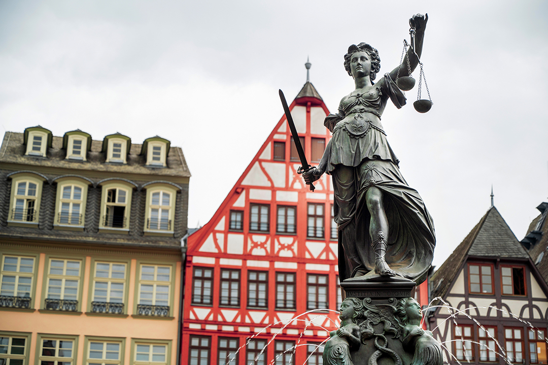 03_-_Ogled_znamenitosti_v_Frankfurtu_-_Things_to_do_in_Frankfurt_-_Envato.jpg