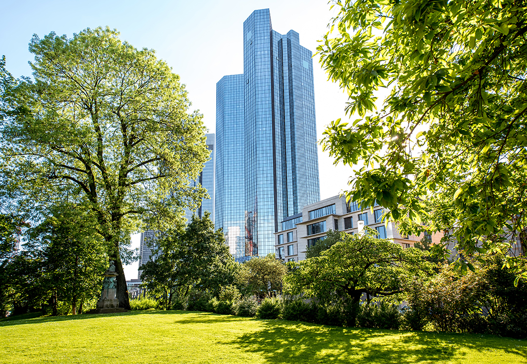 04_-_Ogled_znamenitosti_v_Frankfurtu_-_Things_to_do_in_Frankfurt_-_Envato.jpg