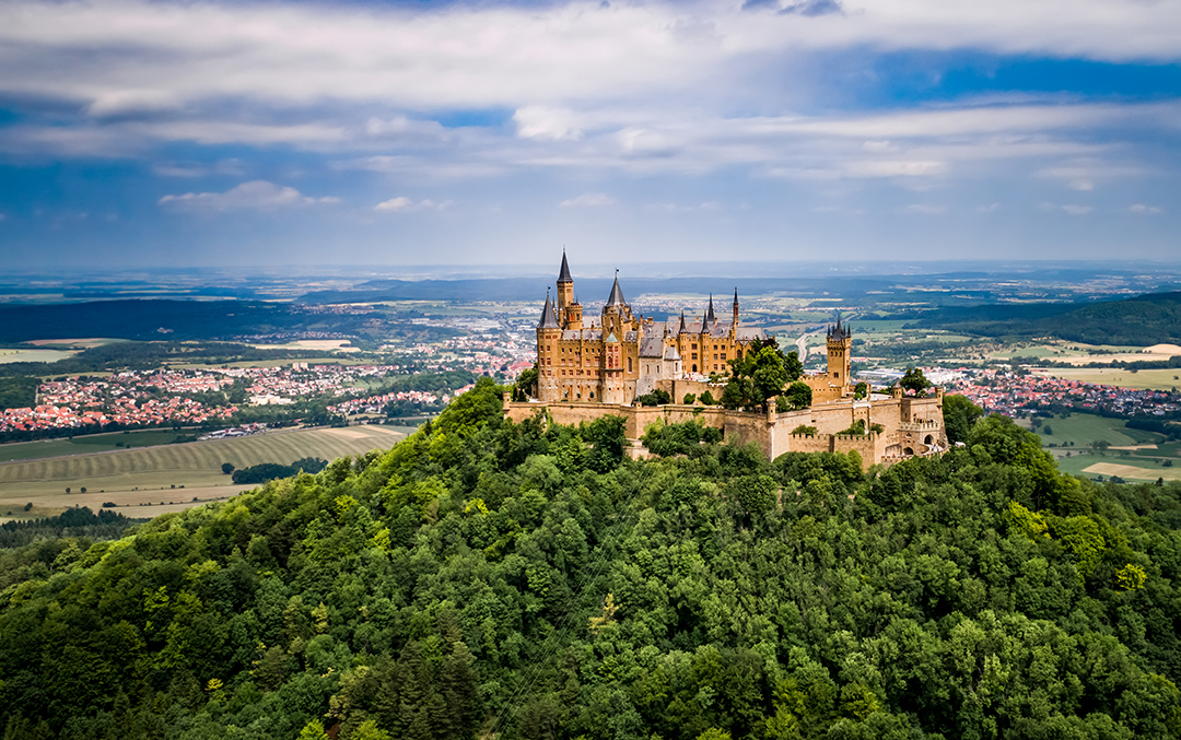 07_-_Ogled_znamenitosti_v_Frankfurtu_-_Things_to_do_in_Frankfurt_-_Envato.jpg