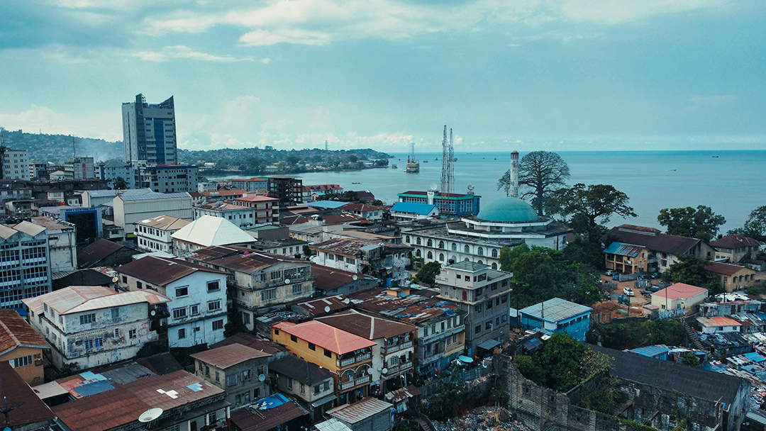01_Kulturni_sok_v_Siera_Leone_-_Culture_shock_in_Sierra_Leone_-_Photo_by_Abdulai_Sayni_on_Unsplash.jpg