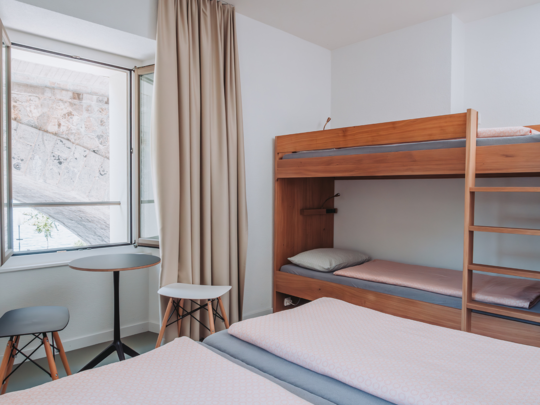 Hostel_Montreux_-_Photographer_-_Leonidas_Portmann_7.jpg
