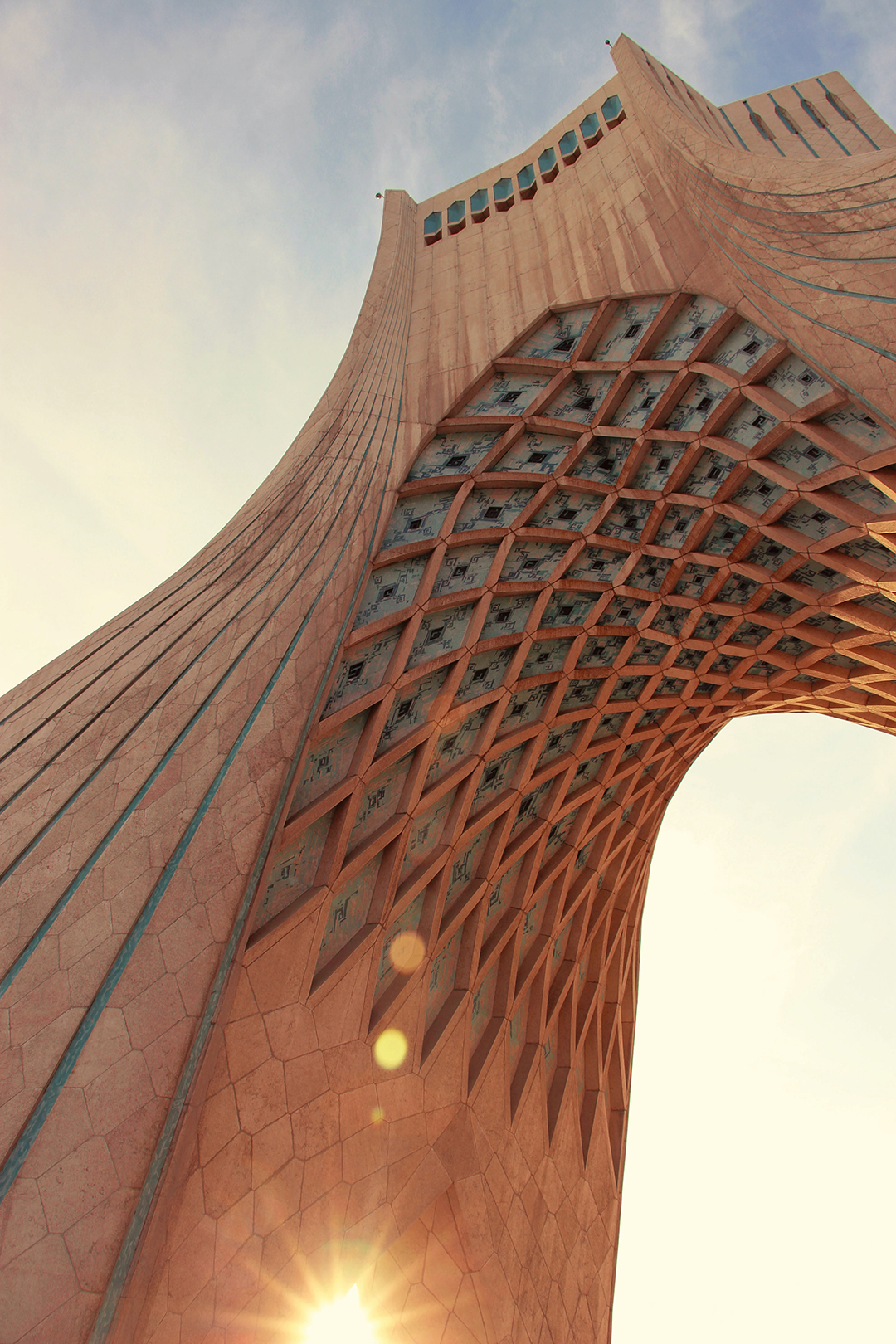 03_Popotniski_nasveti_za_potovanje_v_Teheran_-_Travel_tips_for_traveling_to_Tehran_-_Photo_by_Alireza_Esmaeeli_on_Unsplash.jpg