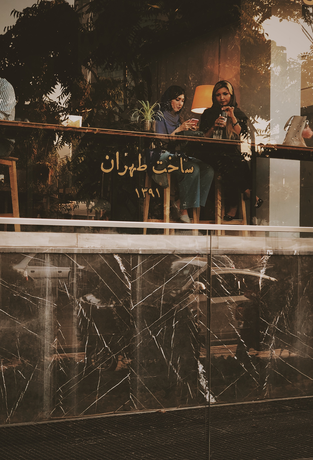06_Popotniski_nasveti_za_potovanje_v_Teheran_-_Travel_tips_for_traveling_to_Tehran_-_Photo_by_Behzad_Ghaffarian_on_Unsplash.jpg