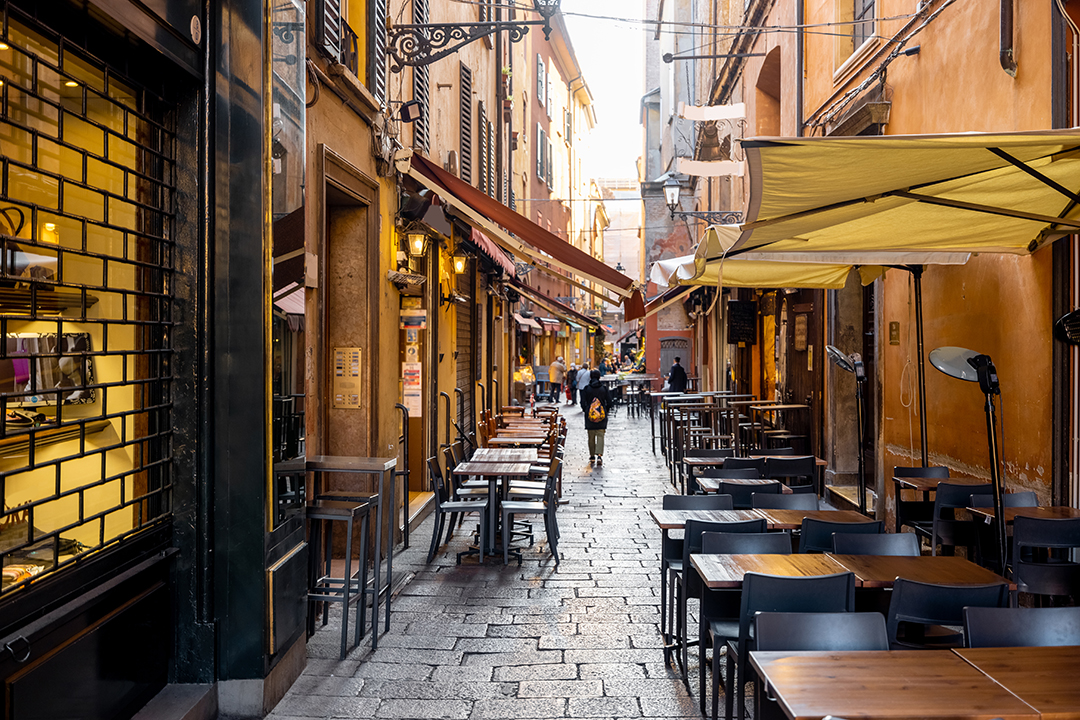 06_Nasveti_za_potovanje_v_Bologno_-_Tips_for_traveling_to_Bologna_-_ENVATO.JPG