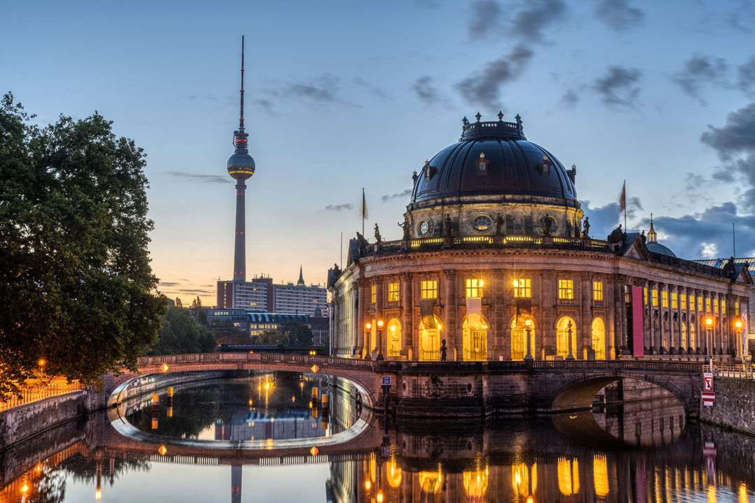 03_Brezplacne_ture_po_vsem_svetu_-_Free_Tours_around_the_world_-_ENVATO.jpg