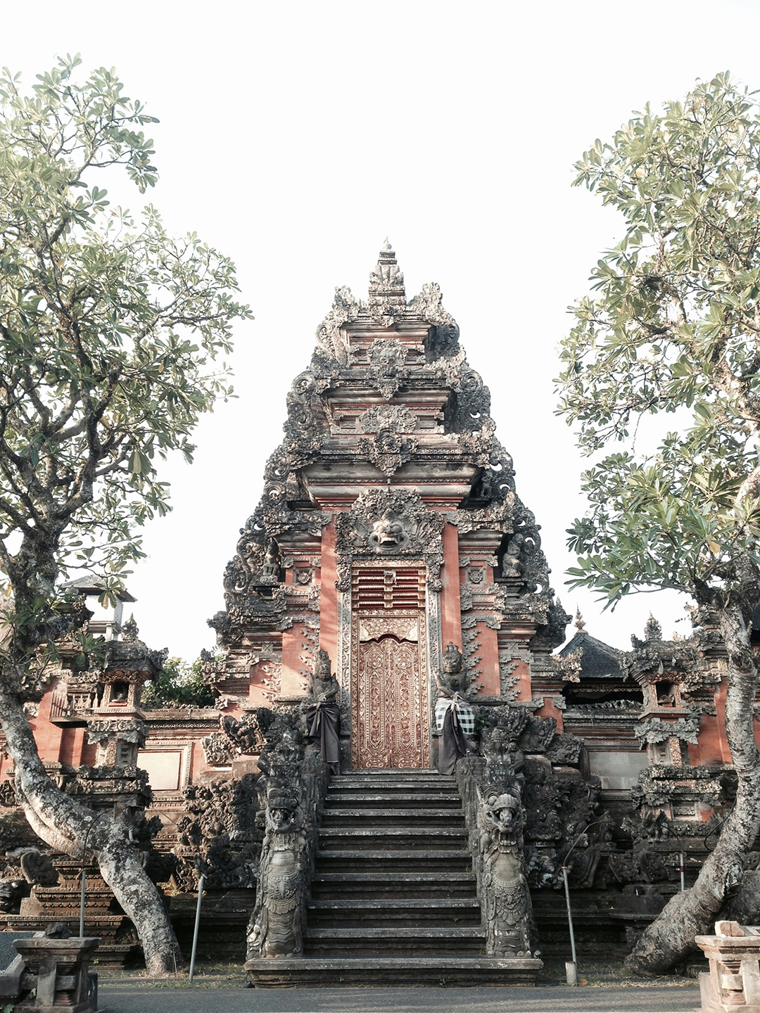 11_Brezplacne_ture_po_vsem_svetu_-_Free_Tours_around_the_world_-_Photo_by_Pahala_Basuki_on_Unsplash.jpg