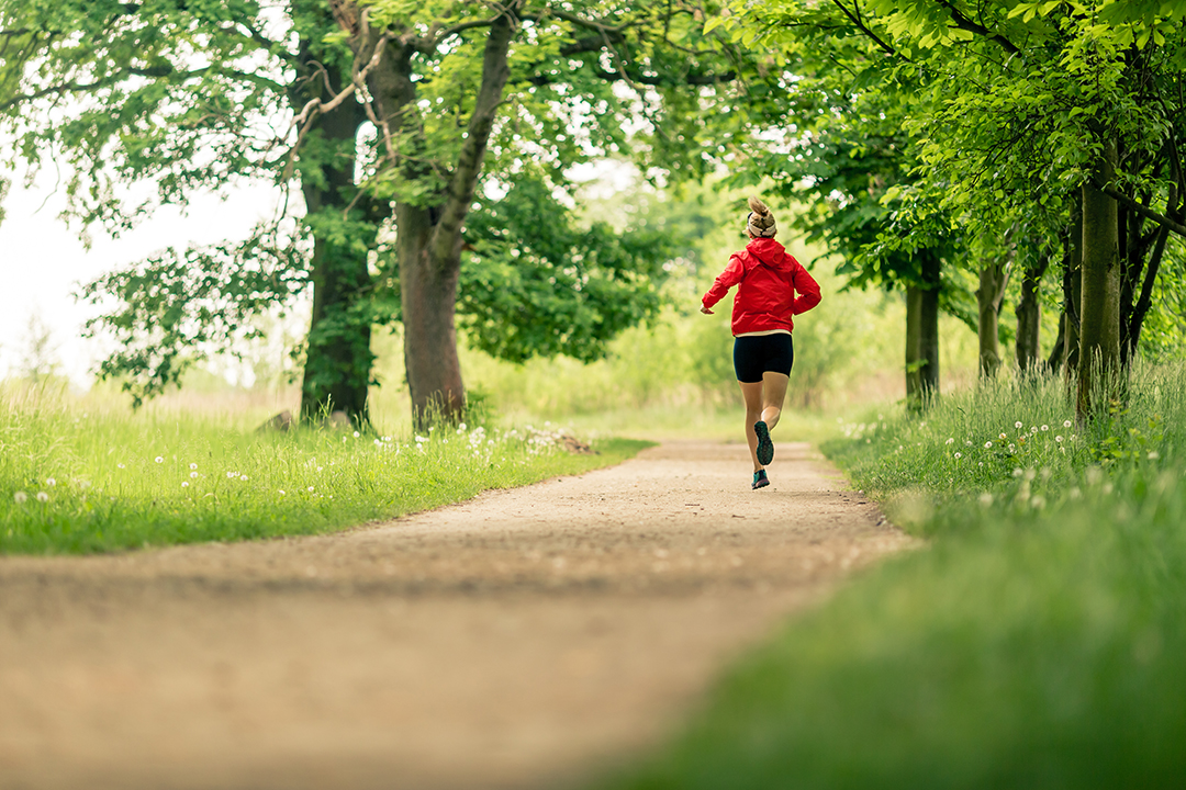 Tek_kot_posebna_oblika_potovanja_-_Running_as_a_special_form_of_travel_2_-_ENVATO.jpg