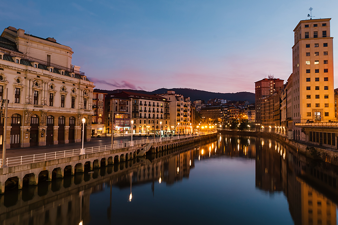 01_Ogled_Spanskega_mesta_Bilbao_-_Tour_of_the_Spanish_city_of_Bilbao_-_ENVATO.jpg