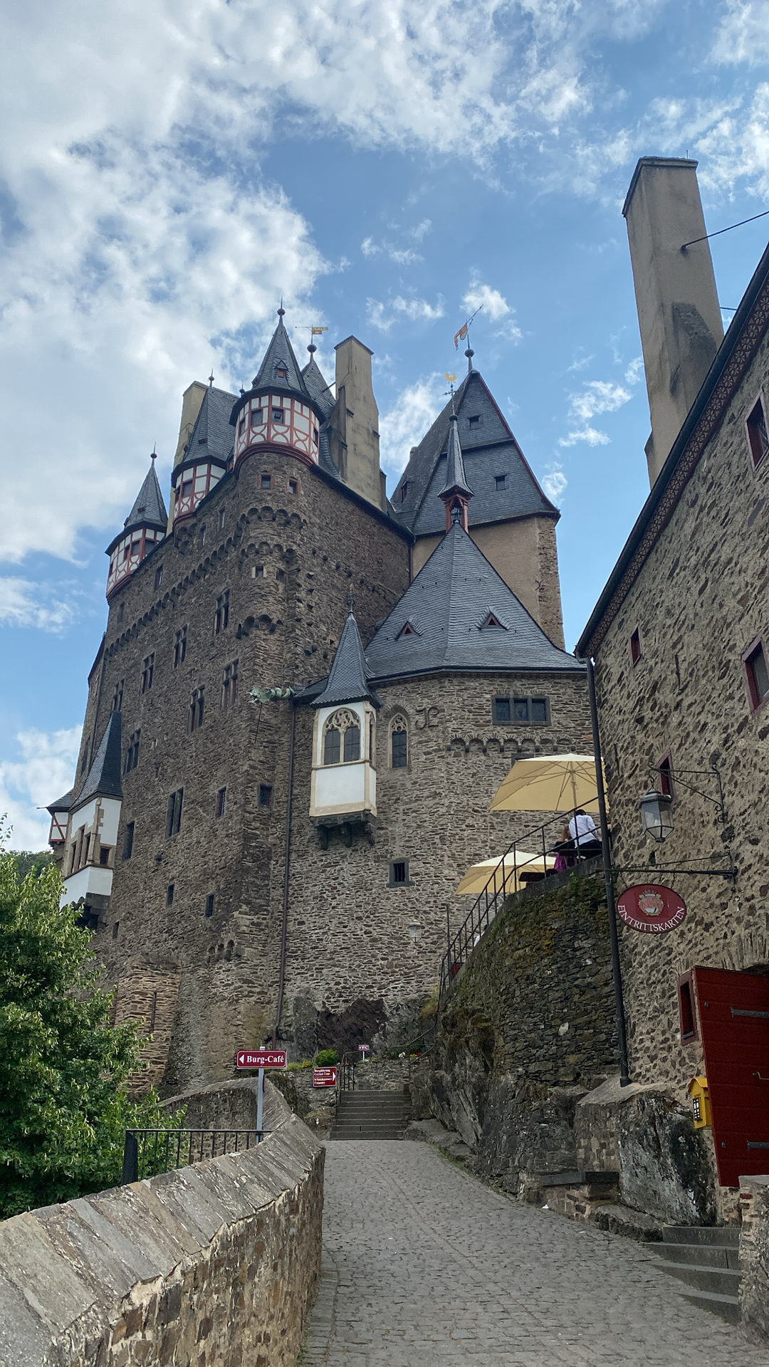 Obisk_in_ogled_Gradu_Eltz_-_Visit_and_tour_of_Eltz_Castle_2.jpg