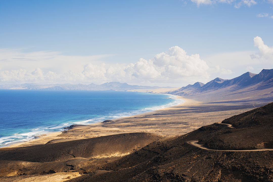 01_Raziskovanje_vulkanskega_otoka_Lanzarote_-_Exploring_the_volcanic_island_of_Lanzarote_-_ENVATO.jpg